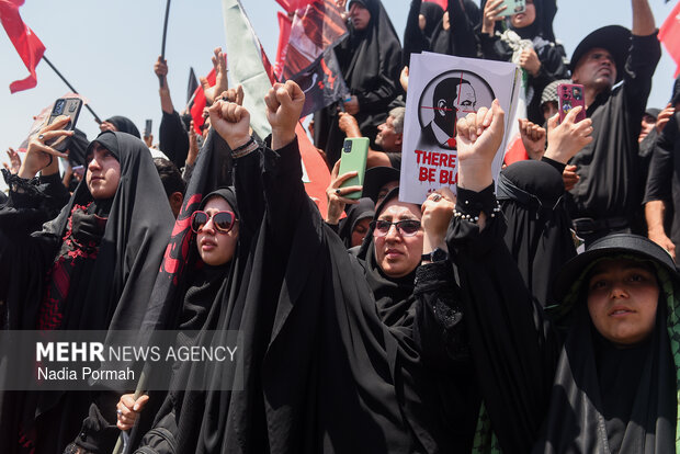 مراسم تشییع پیکر مطهر رهبر شهید انقلاب در تهران - ۱۶