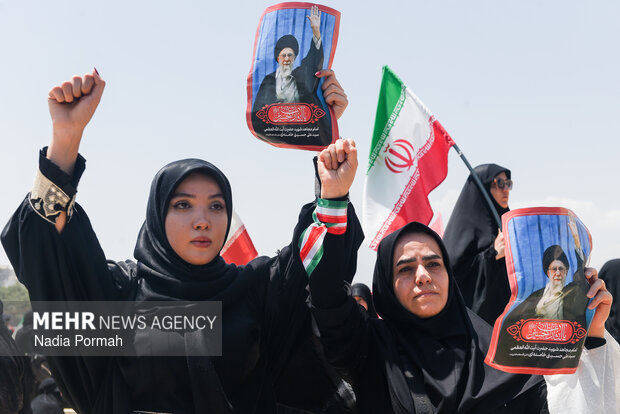 مراسم تشییع پیکر مطهر رهبر شهید انقلاب در تهران - ۱۶