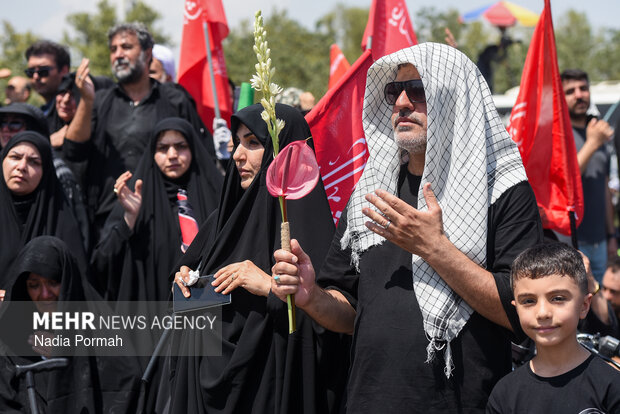 مراسم تشییع پیکر مطهر رهبر شهید انقلاب در تهران - ۱۶