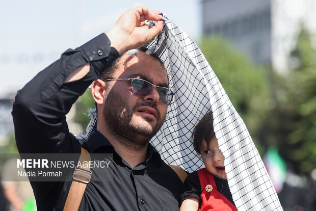 مراسم تشییع پیکر مطهر رهبر شهید انقلاب در تهران - ۱۶