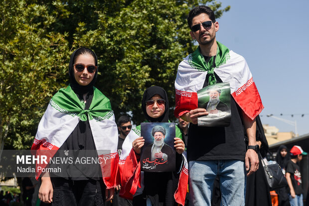 مراسم تشییع پیکر مطهر رهبر شهید انقلاب در تهران - ۱۶