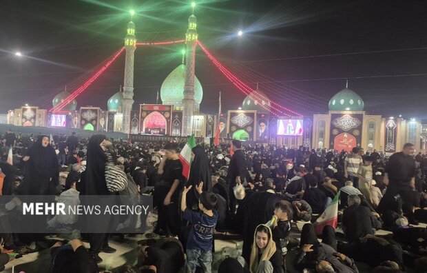 تصویری از تکمیل صحن مسجد جمکران توسط عاشقان آقای شهید ایران