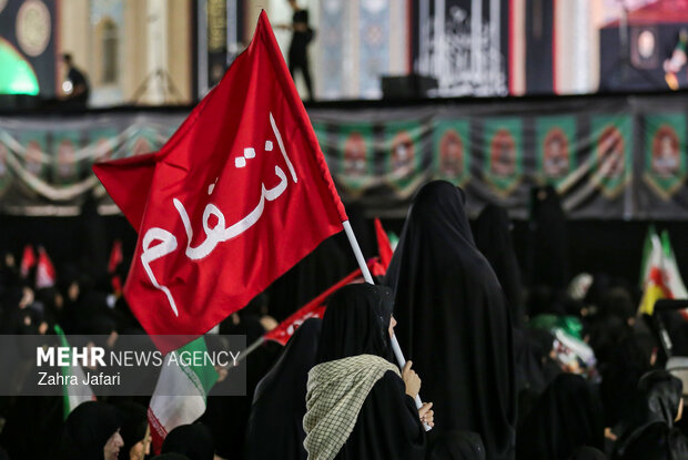 مسجد جمکران در شب تشییع پیکر «آقای شهید ایران»