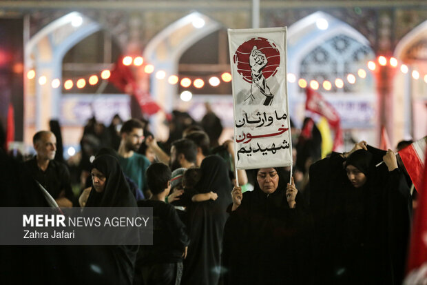 مسجد جمکران در شب تشییع پیکر «آقای شهید ایران»