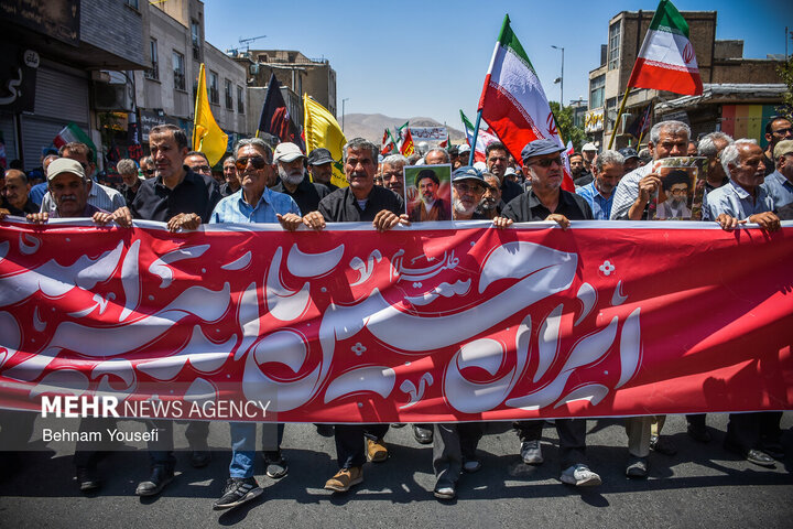 خروش بی‌امان ملت در تشییع رهبر شهید؛ ایران دوباره متولد شد
