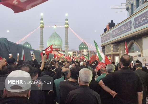 آغاز مراسم تشییع پیکر رهبر شهید در مسجد جمکران آغاز مراسم تشییع پیکر رهبر شهید در مسجد جمکران