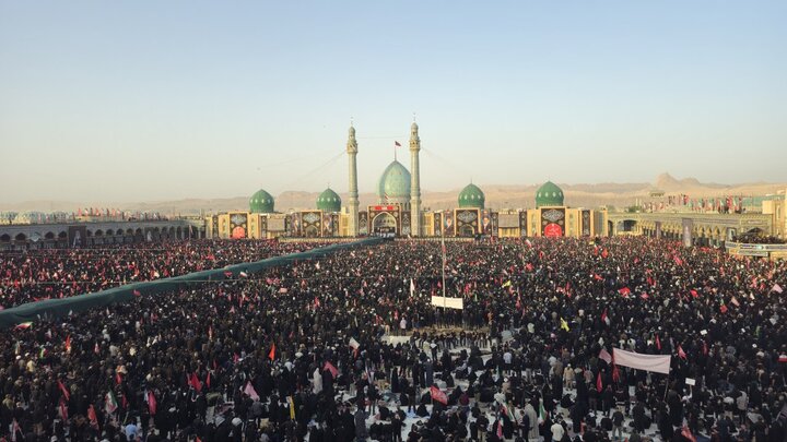آغاز مراسم تشییع پیکر آقای شهید ایران در قم