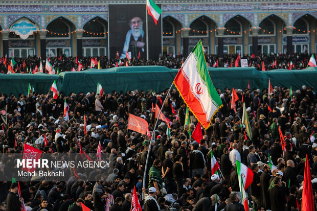 اقامه نماز بر پیکر رهبر شهید انقلاب در مسجد جمکران