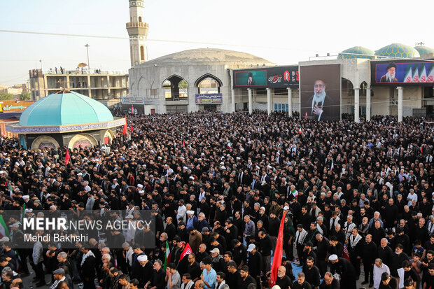 اقامه نماز بر پیکر رهبر شهید انقلاب در مسجد جمکران