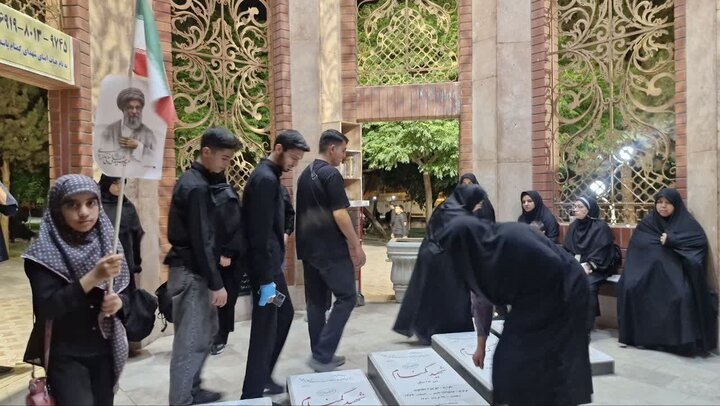 در مسیر آخرین سلام؛ اهالی هنر و رسانه بیرجند در سفر وداع با رهبر شهید 