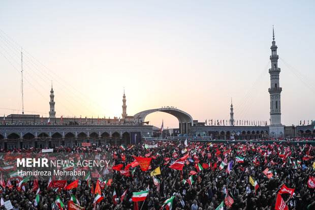 اقامه نماز بر پیکر رهبر شهید انقلاب در مسجد جمکران