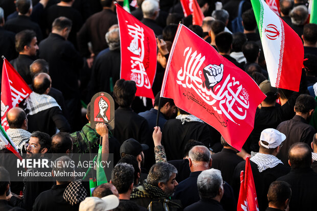 اقامه نماز بر پیکر رهبر شهید انقلاب در مسجد جمکران