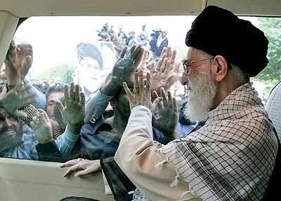 از وداع تا خاطره؛ بازخوانی اردیبهشتی که کردستان میزبان رهبر انقلاب بود