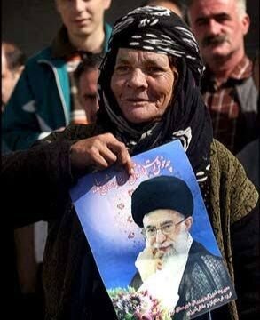 از وداع تا خاطره؛ بازخوانی اردیبهشتی که کردستان میزبان رهبر انقلاب بود
