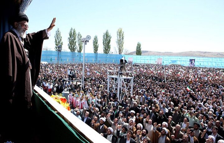 از وداع تا خاطره؛ بازخوانی اردیبهشتی که کردستان میزبان رهبر انقلاب بود