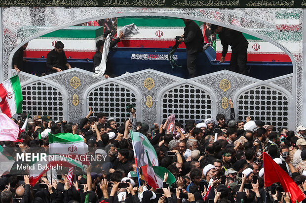 تشییع پیکر مطهر رهبر شهید انقلاب در قم