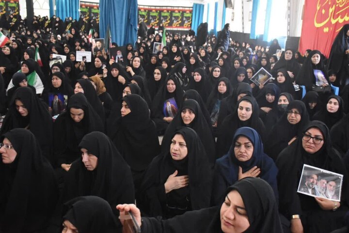 مراسم باشکوه وداع بانوان خرمآبادی با رهبر شهید برگزار شد