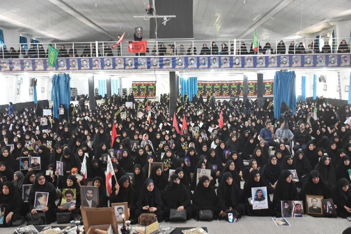 مراسم باشکوه وداع بانوان خرمآبادی با رهبر شهید برگزار شد