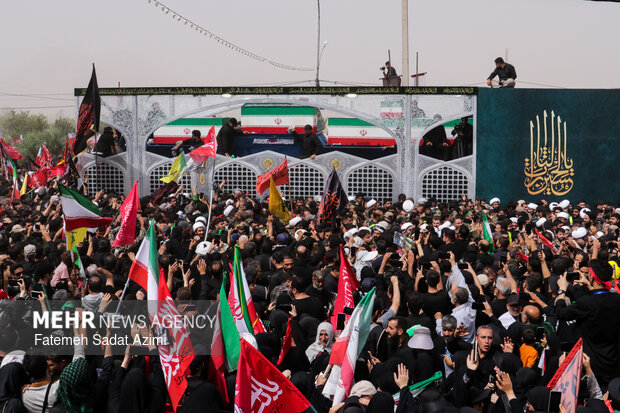تشییع پیکر مطهر رهبر شهید انقلاب در قم