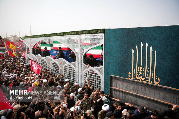 تشییع پیکر مطهر رهبر شهید انقلاب در قم