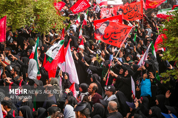تشییع پیکر مطهر رهبر شهید انقلاب در قم