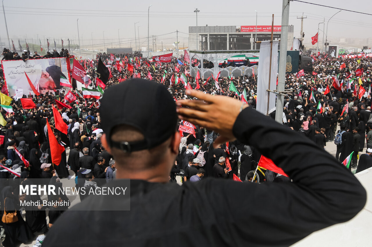 وێنەکانی ڕێوڕەسمی بەڕێکرانی تەرمی ڕێبەری شەهیدی ئێران لە قوم