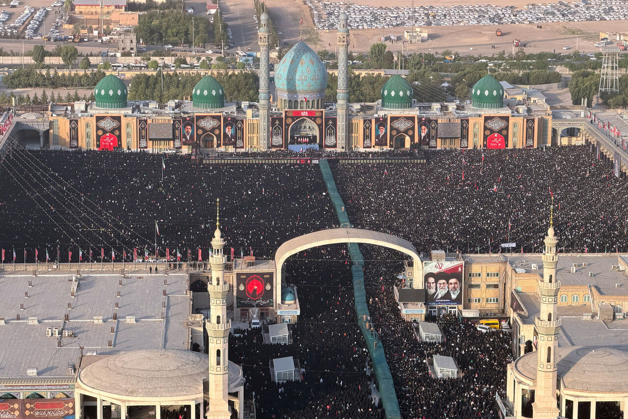The tide of mourners  reaches Qom