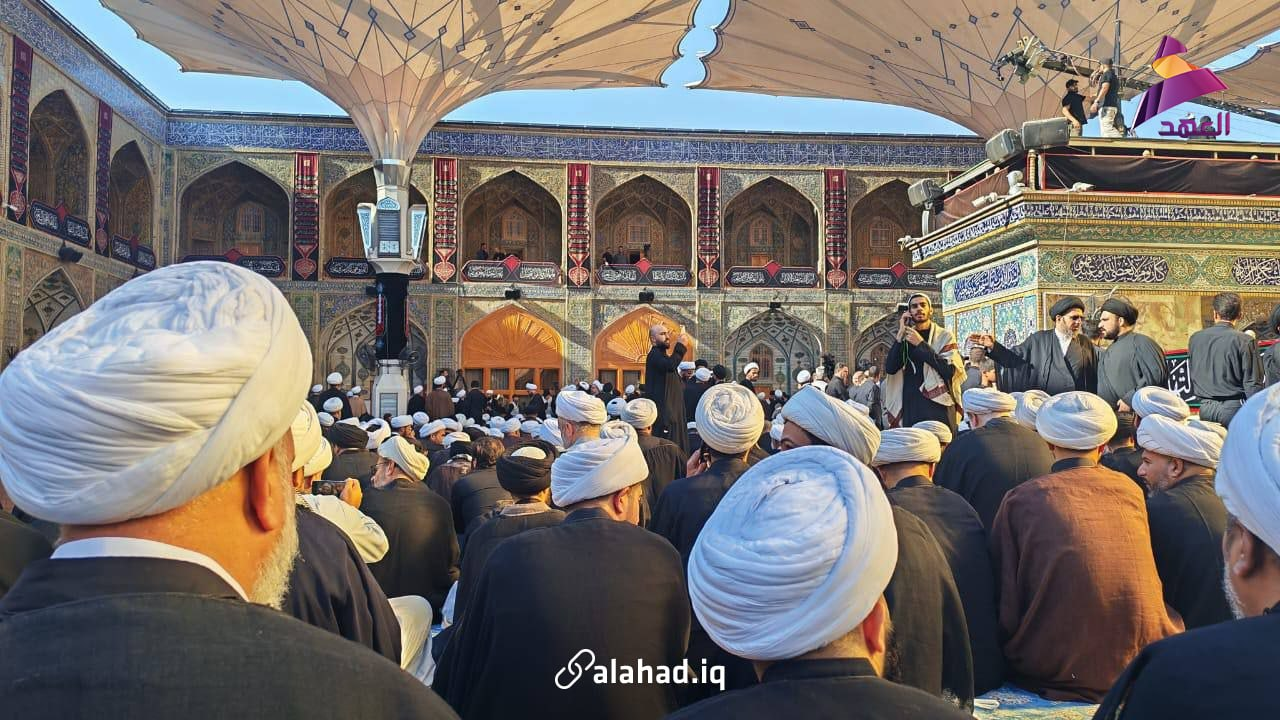 انتظار مردم در حرم حضرت علی(ع) برای استقبال از پیکر رهبر شهید