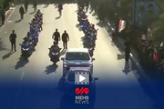 لحظه ورود خودروی حامل پیکر رهبر شهید در مسیر تشییع مردمی در نجف
