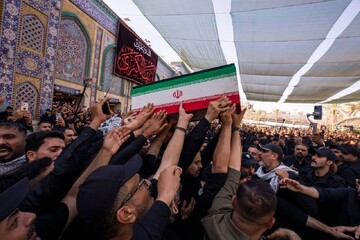 شعارهای مردم عراق علیه آمریکا و اسرائیل در حرم امام حسین(ع)+فیلم