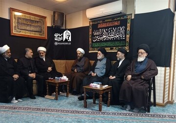 علماء ووجهاء النجف الأشرف يلتقون النجل الأكبر للقائد الشهيد