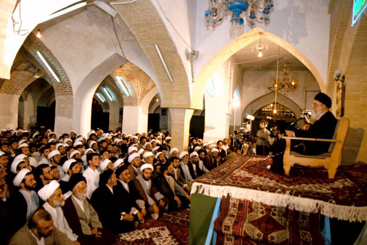 روایتی از سفر ماندگار رهبر انقلاب به اردبیل؛ هنوز بوی مرداد میآید