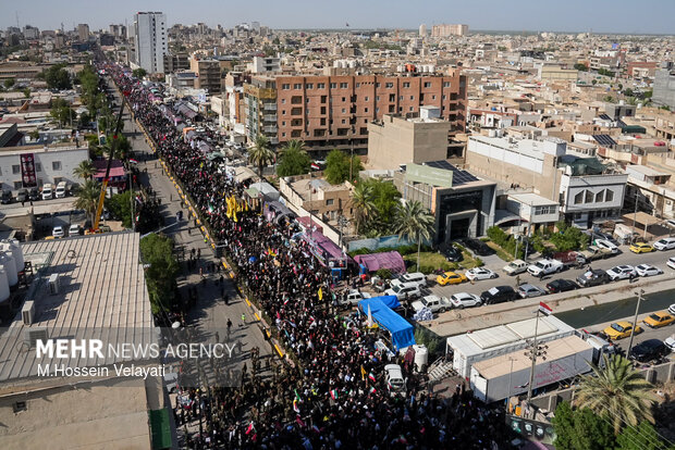 تشییع پیکر رهبر شهید انقلاب در کربلا