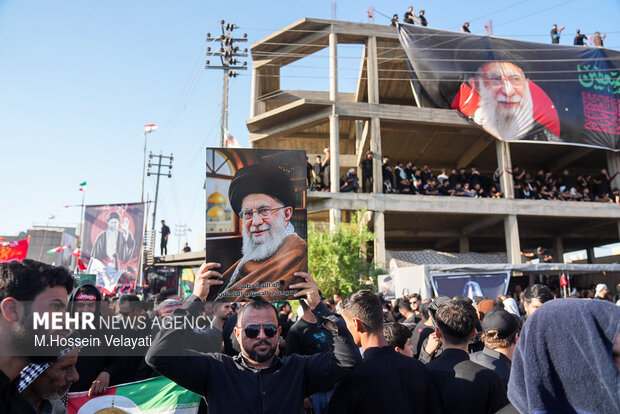 تشییع پیکر رهبر شهید انقلاب در کربلا