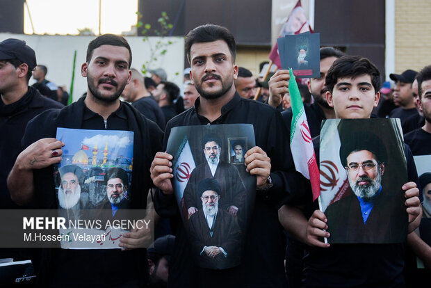 تشییع پیکر رهبر شهید انقلاب در کربلا