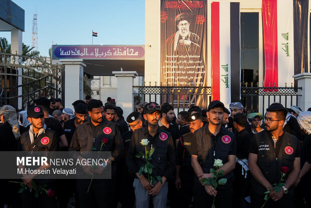 تشییع پیکر رهبر شهید انقلاب در کربلا