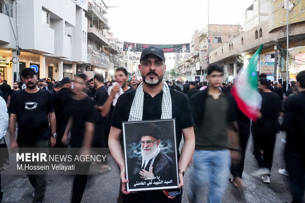 تشییع پیکر رهبر شهید انقلاب در کربلا