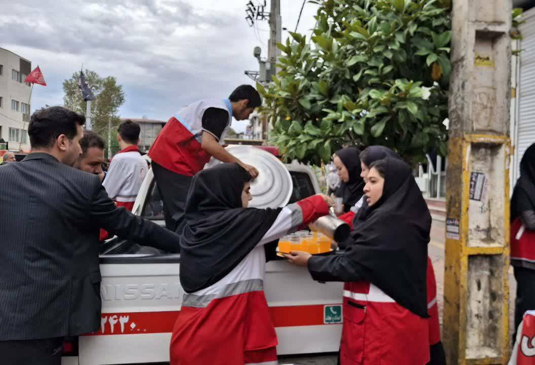 توزیع بیش از ۲۱ هزار پرس غذای نذری توسط خانههای هلال گیلان توزیع بیش از ۲۱ هزار پرس غذای نذری توسط خانههای هلال گیلان
