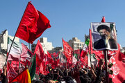 ڕێبەری شەهیدی ئێران لە بارەگای ئیمام ڕەزا دەنێژرێت؛ نوێژ لەسەر تەرمی شەهید خامنەیی خوێندرا