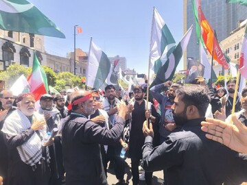 حضور زائران پاکستانی در مراسم تشییع رهبر شهید