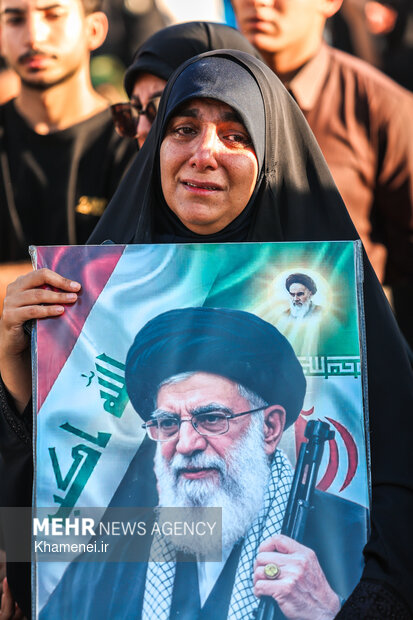 تشییع پیکر رهبر شهید انقلاب در نجف اشرف