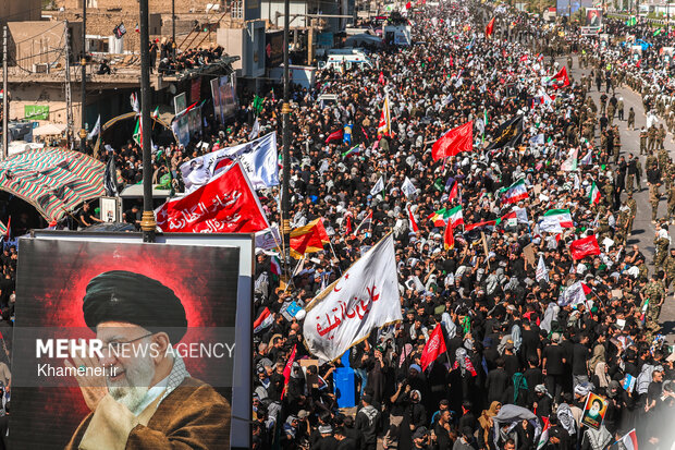 تشییع پیکر رهبر شهید انقلاب در نجف اشرف