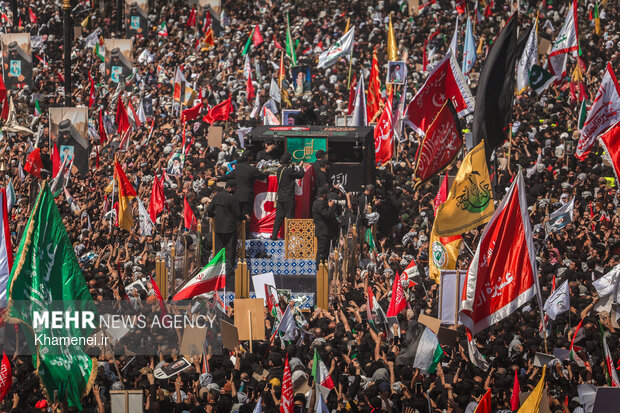 تشییع پیکر رهبر شهید انقلاب در نجف اشرف