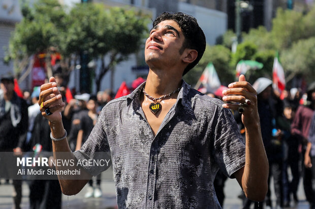 مشهد در انتظار آقای شهید ایران - ۳