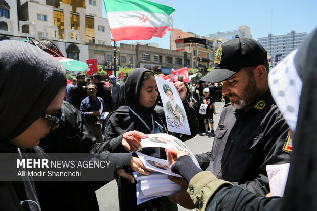مشهد در انتظار آقای شهید ایران - ۳