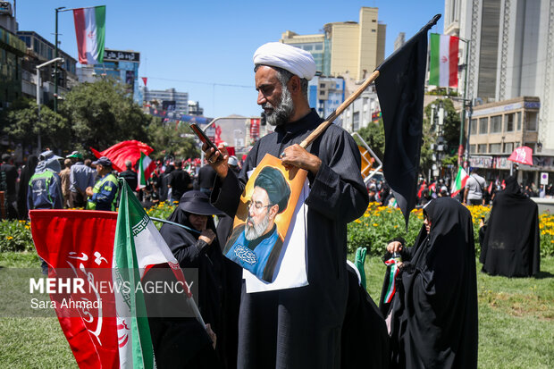 مشهد در انتظار آقای شهید ایران - ۴