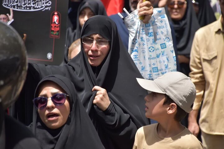 وداع مردم دیار آفتاب با رهبر شهید همپا با تشییع کنندگان در مشهد