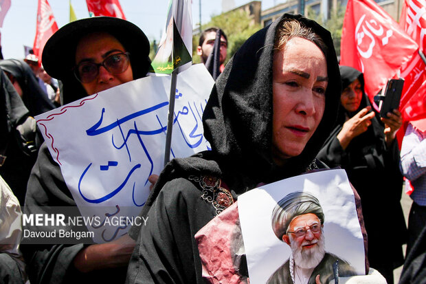 تشییع رهبر شهید انقلاب در مشهد - ۲