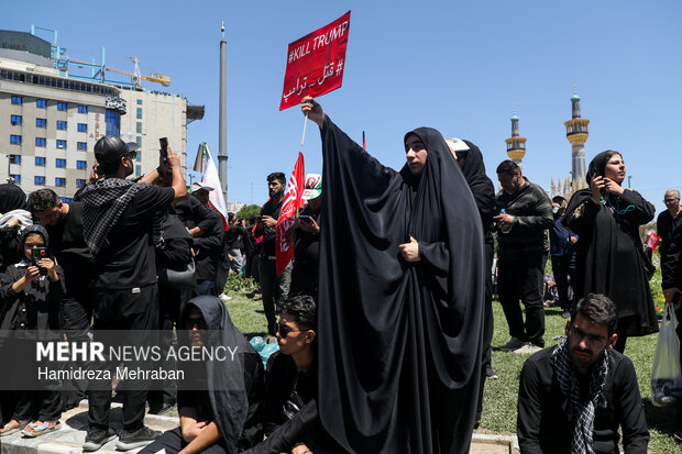 تشییع پیکر رهبر شهید انقلاب در مشهد - ۳