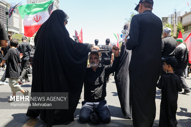 تشییع پیکر رهبر شهید انقلاب در مشهد - ۳